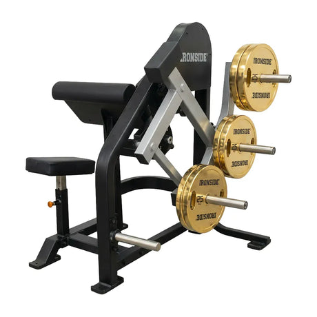 Máquina de curl profesional con ajustes precisos, resistencia modulable y alineación perfecta del brazo para entrenamientos de bíceps seguros y de alto rendimiento.