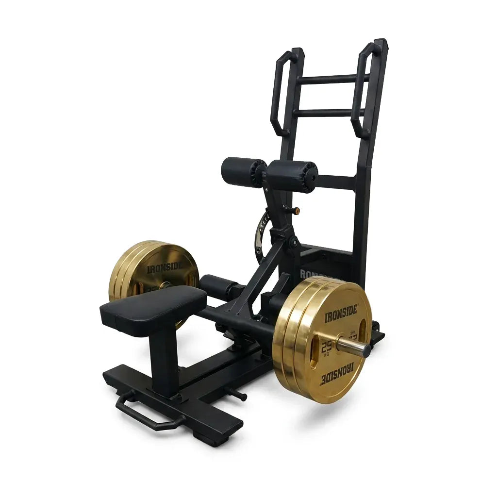 Standing Hip Thruster para entrenar glúteos con trayectoria controlada, soporte pélvico estable y carga progresiva. Equipo profesional para fuerza y técnica.
