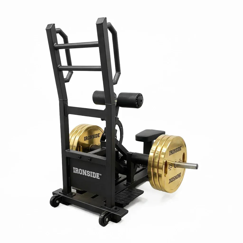 Standing Hip Thruster para entrenar glúteos con trayectoria controlada, soporte pélvico estable y carga progresiva. Equipo profesional para fuerza y técnica.