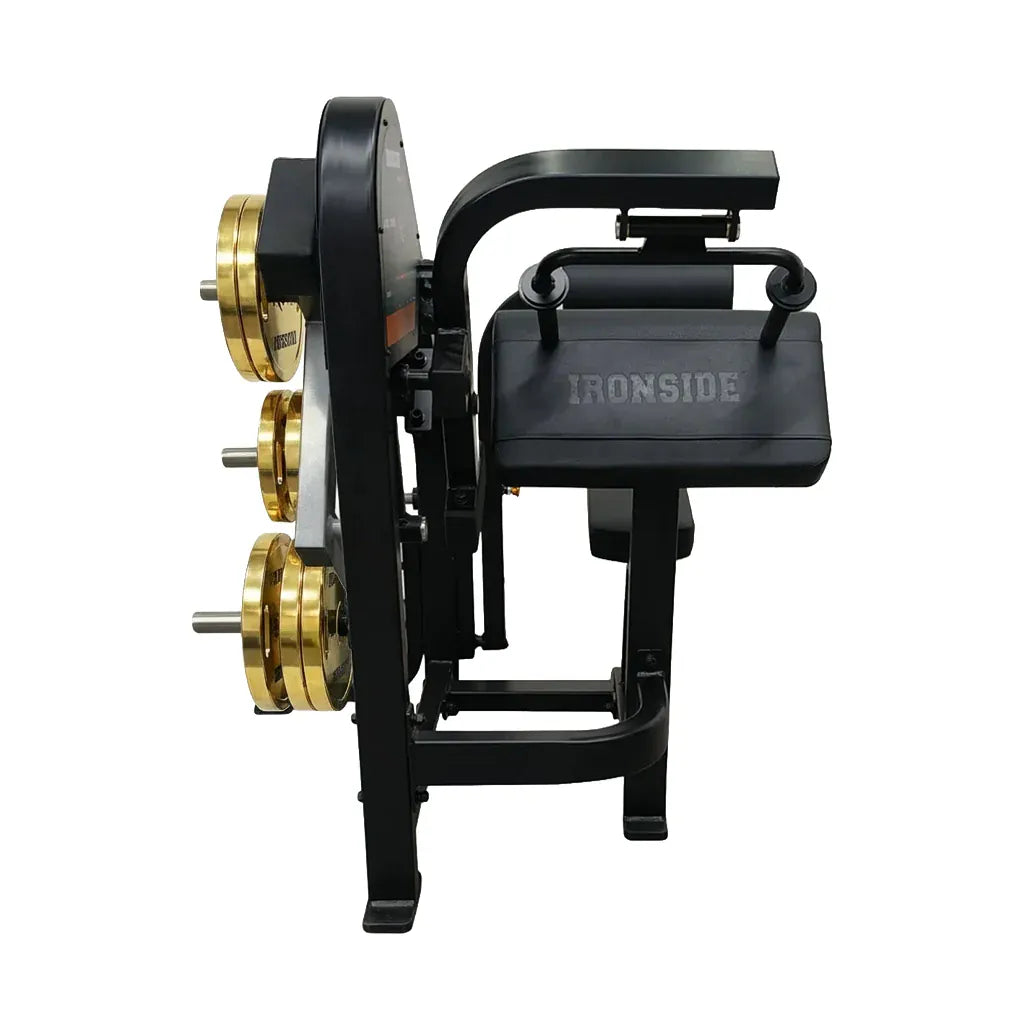 Extensión de tríceps plate loaded con ajustes múltiples, resistencia manipulable y estructura comercial estable para entrenamientos seguros y progresivos.